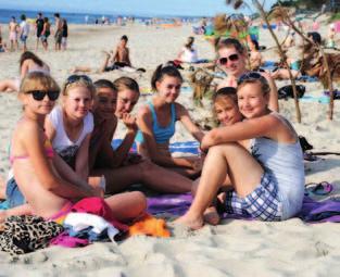 Wodne Szaleństwo : mokra siatkówka, zabawy na dętkach, przeciąganie liny o 4 końcach w wodzie, aerobik w wodzie i na lądzie, plażowe zawody w 3 osobowych