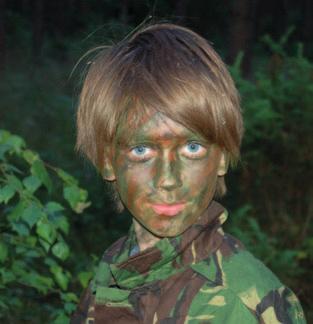 Mały Robinson Obóz Survival Kids 8-13 lat zajęcia integracyjne: wymagające sprawności fizycznej (wyścigi na szczudłach, nartach wieloosobowych, w workach), zajęcia zespalające grupę, umożliwiające