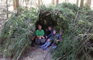survival rozbitka: nauka podstawowych zasad przetrwania na bezludnej wyspie, budowa schronienia (szałas, prowizoryczny namiot) i jego maskowanie, rozpalanie ognia kilkoma sposobami (krzesiwo,