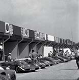 TOTALNE, CUDOWNE SZALEŃSTWO 1953 Mille Miglia 1953: model AbarthFerrari 2000 z modułową karoserią; unikalna wówczas innowacja technologiczna, która pozwalała znacznie zmniejszyć masę karoserii i