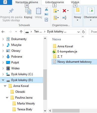 [20/30] Obsługa komputera 7 4 3 2 5 6 Rysunek 27. Kopiowanie pliku Na poniższym rysunku widać, że w katalogu Marta Wesoły, w prawej części okna znajduje się skopiowany plik. Rysunek 28.
