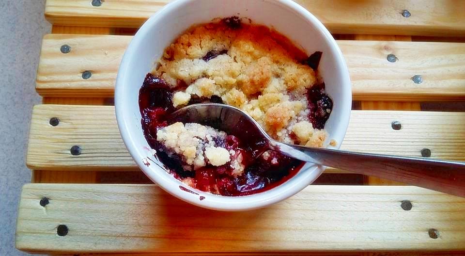 Tu dodam, że crumble świetnie wychodzą też i z innych owoców, typu porzeczki, jeżyny, truskawki.
