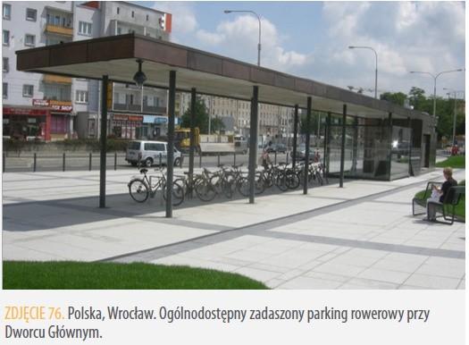 Integracja transportu zbiorowego z rowerowym średnie stacje B&R Powinny być lokalizowane przy dworcach kolejowych i autobusowych oraz przy istotnych węzłach przesiadkowych województwa jak np.