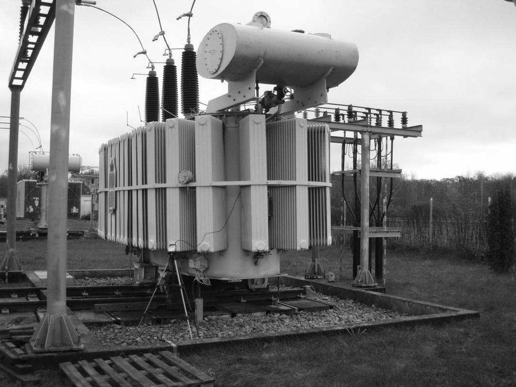 Ryc. 9.11. Transformator TR 16000/110 poddany badaniom Pomiary FRA początkowo autor przeprowadził dla wszystkich faz zarówno po stronie górnej, dolnej, jak i dla układu międzyuzwojeniowego.