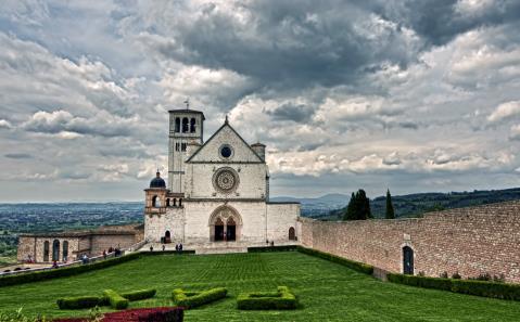 Program Ramowy biuro@bisontours.pl I www.bisontours.pl I www.wycieczkaszkolna.pl Dzień 1. Rimini Wyjazd w godzinach wieczornych z wyznaczonego przez Państwa miejsca.