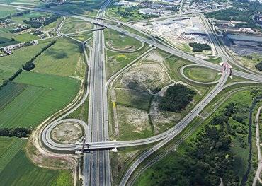 Výstavba kvalitných vnútroštátnych ciest bola definovaná ako prioritná úloha v oblastiach podpory verejnej infraštruktúry, na ktorú bolo vo finančnom výhľade EÚ na roky 2007 až 2013 vymedzených viac