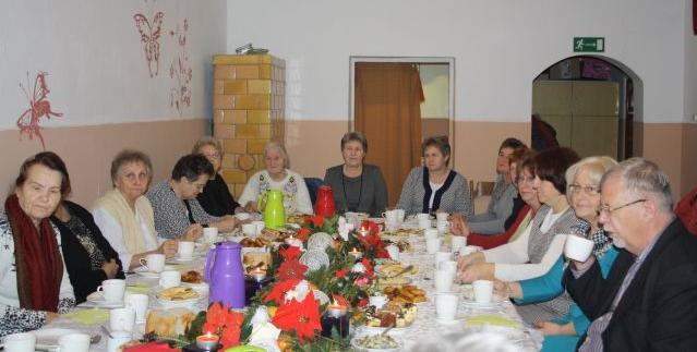 STOŁY WIGILIJNE W okresie od 4 do 19 grudnia 2014 roku w 13 miejscowościach odbył się cykl spotkań z okazji Świąt Bożego Narodzenia pn.: Stół Wigilijny.