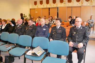 4 Nr 26 (1161) Powiat zabrał gminie darowiznę XXVII sesja Rady Powiatu rozpoczęła się w czwartek 30 marca od przedstawienia przez starostę Wojciecha Konarskiego Sprawozdania z prac Zarządu Powiatu w