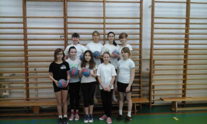 Drużyna dziewcząt w tym roku szkolnym zajęła II miejsce w Mistrzostwach Malborka i III miejsce w Mistrzostwach Powiatu w Piłkę Ręczną Dziewczęta, mimo zajętego II miejsca, bardzo