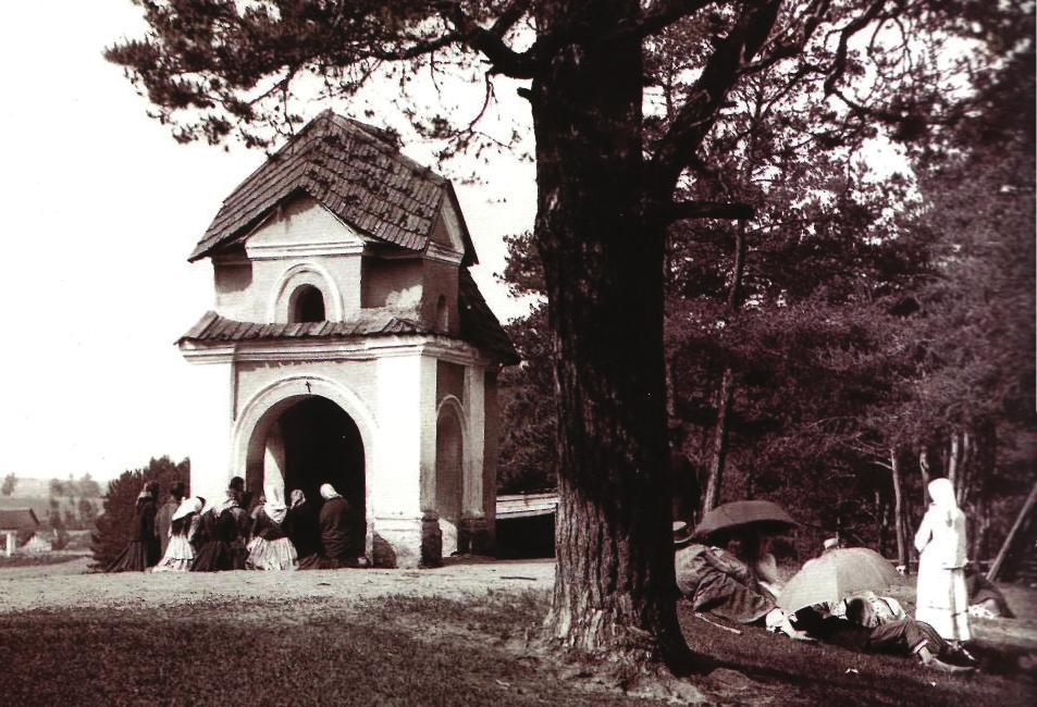 98 Odwołanie z parafii ks. R. Varaneckasa wywołało niezadowolenie u wiernych. Doszukiwano się w tym wszystkim jakichś nieczystych interesów 85.