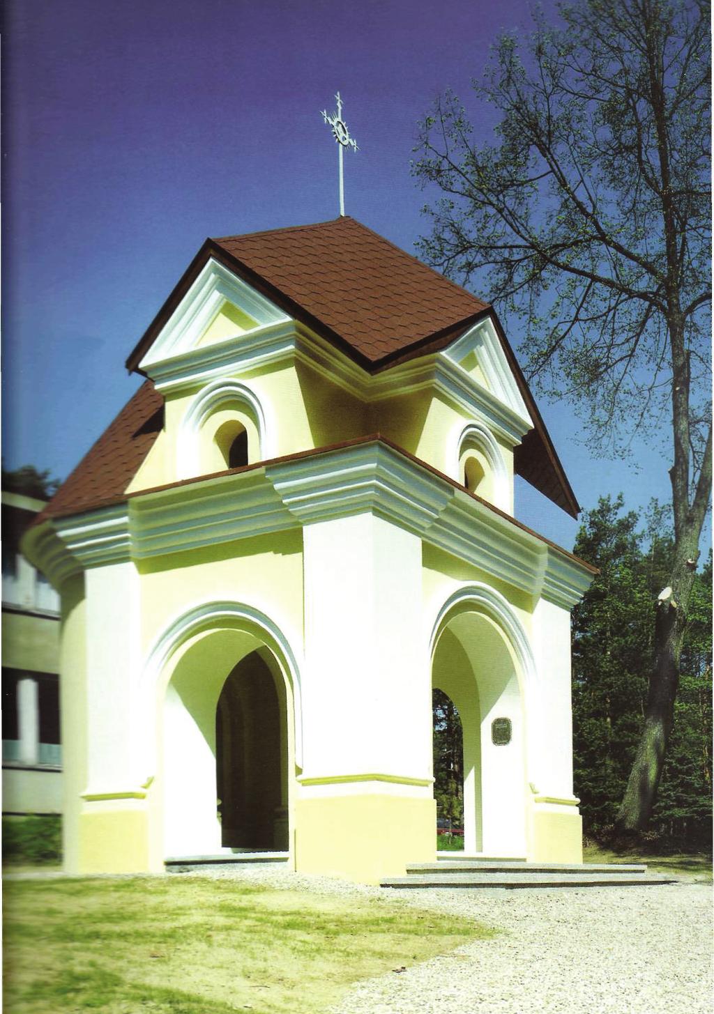 KALWARIA WILEÑSKA: JEJ GENEZA, LIKWIDACJA, ODBUDOWA 99 6 rys. Stacja I. Wieczernik (kaplica odbudowana). Êródùo: Vilniaus Kalvarijos. Kalwaria Wileñska. Calvary of Vilnius / red. K. Latoþa, sud. V. Joèytë, V.