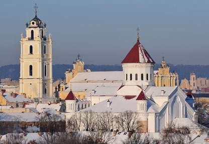 Plan działania: 0/1 Dzień: wyjazd wg rozkładu jazdy. Przejazd do Poczdamu. Pałac Sanssouci wraz z tarasami; Nowy Pałac. Spacer po Starym Mieście, czas wolny. Przejazd do hotelu, nocleg.