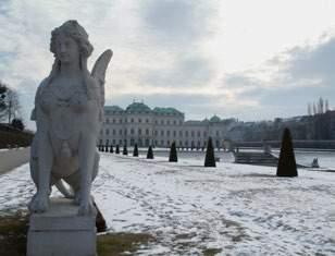 Dzień 2: przejazd do Werony, zwiedzanie - amfiteatr z I wieku, Piazza delle Erbe z malowniczym targiem i Plac Dantego, Dom Julii na Via Capello, Kościółek Santa Maria Antica z grobowcami Scaligierich.