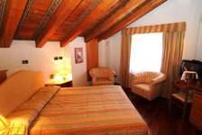 WYJAZDY NARCIARSKIE ZIMA 2018 Bormio WŁOCHY Hotel Del Cardo *** Hotel położony w widokowym i słonecznym miejscu w sercu doliny Alta Valtellina w miejscowości Semogo.