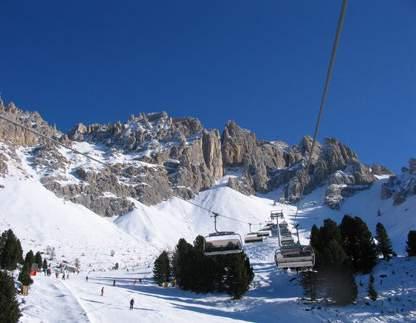 Do zespołu terenów narciarskich należy pięć stacji: Ski Center Latemar, Alpe Ceramis (Cavalese), Bellamonte-Alpe Lusia, Passo Lavaze, Passo Rolle, oraz Predazzo i Ziano.