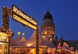 Zwiedzanie miasta: Ringstrasse, Opera, Ratusz, Katedra św. Stefana, Hofburg, Parlament, Teatr. Czas wolny na Jarmarku Świątecznym. Wyjazd do kraju w godzinach wieczornych.