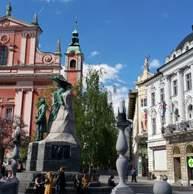 jednym z ważniejszych wydarzeń roku - czasem niepowtarzalnym, pełnym radości i szczodrości, niosącym ciszę i skupienie. Tak jest w wielu krajach.