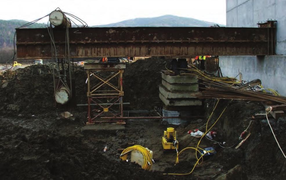 Dobór modeli konstytutywnych gruntu Rozważanie zagadnienia wzmacniania gruntów spoistych (organicznych) materiałem ziarnistym (kruszywem kolumny kamiennej), sugeruje zastosowanie w analizie
