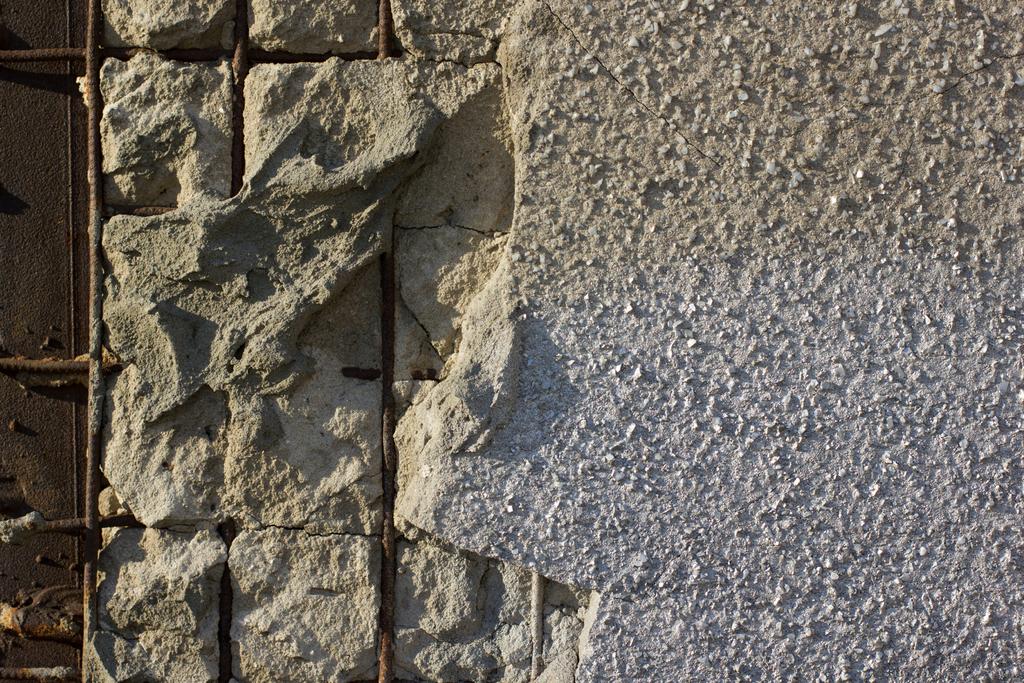 KOROZJA BETONU Czym jest? Jak sobie z nią poradzić? Beton i żelbet to materiały charakteryzujące się wysoką wytrzymałością mechaniczną i odpornością na uszkodzenia.