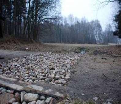 137 Bród piętrzący ze ścianką szczelną Brody często będą budowlami wielofunkcyjnymi.