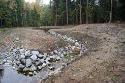 61 c) Doprowadzalniki wody Rów, kanał lub rurociąg z grawitacyjnym