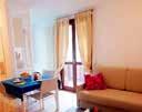 tańszą bazę noclegową. apartamenty 2 os. 4 os. 6 os. 23.12-06.01.2018 1399 1199 1099 06.01-27.01.2018 03.03-31.03.2018 SPA 849 659 649 27.01-03.03.2018 899 769 699 Odnowiona, przestronna rezydencja położona w spokojnej okolicy, ok.
