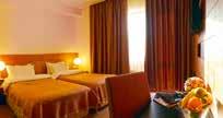 Wyżywienie śniadanie i obiadokolacja domowa kuchnia gruzińska + wino, chacha, kawa i herbata. Nowoczesny i elegancki hotel usytuowany w odległości 100 metrów od głównego wyciągu narciarskiego.