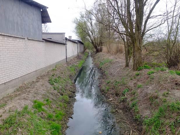 Lokalizowanie obiektów budowalnych bezpośrednio przy korycie kanału