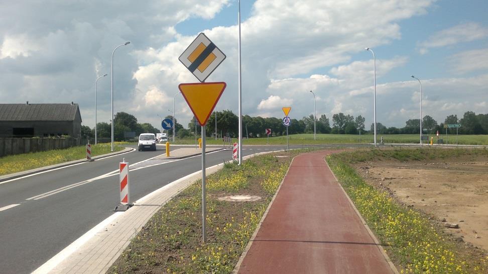 nr 103 prowadzącą z Trzebiatowa do Kamienia Pomorskiego i