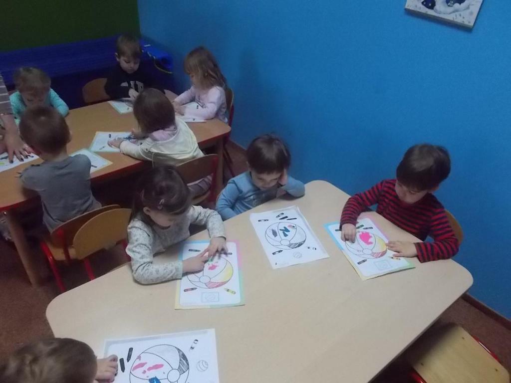 Natomiast po zabawach w kotka i myszkę wykleiliśmy myszkę