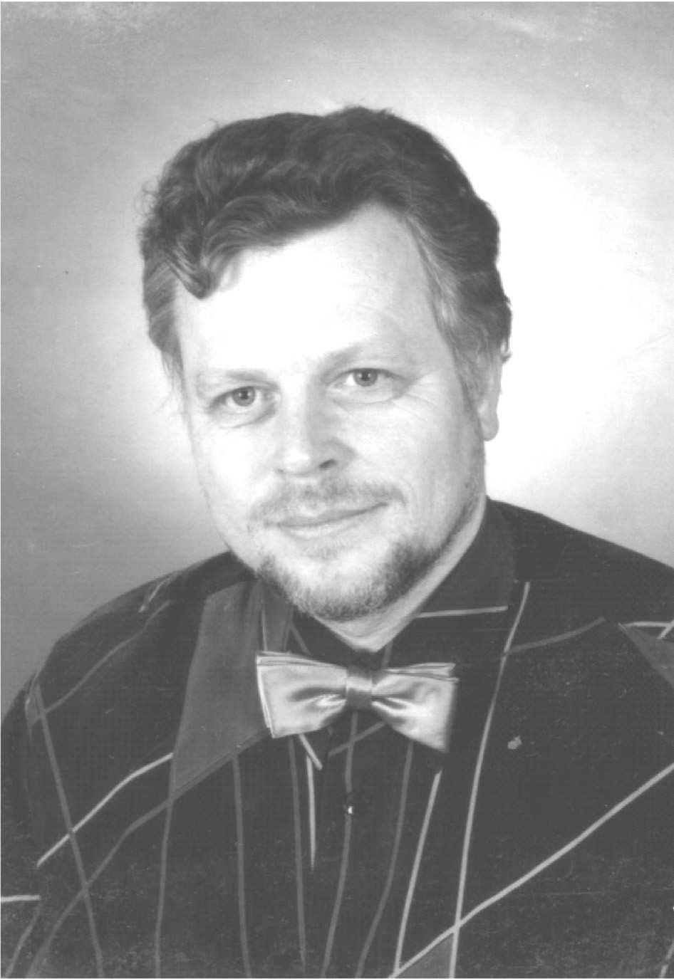 Nowi profesorowie Aleksander Sęk Urodził się w 1957 r. w Turku. Studiował fizykę na Uniwersytecie im. Adama Mickiewicza; tytuł magistra otrzymał w roku 1981.
