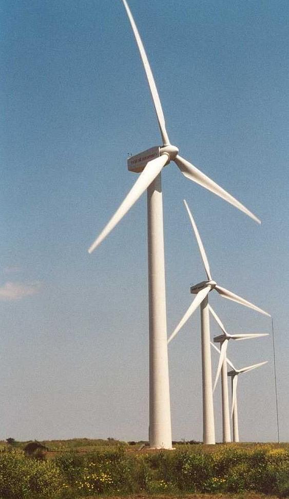 Technologie tradycyjne Turbina wiatrowa Energia kinetyczna wiatru (minimum 15 km/h) powoduje ruch obrotowy