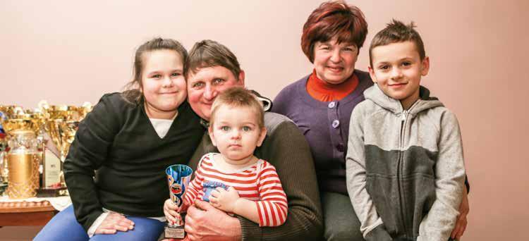 MAŁGORZATA I LESZEK DUSZNIK WIERZBA, LUBELSKIE, ODDZIAŁ W LUBLINIE WYDAJNOŚĆ 14 227 kg MIEJSCE 1 Główne czynniki mające wpływ na osiągnięty w 2016 roku sukces stada Ciągła praca hodowlana w stadzie,