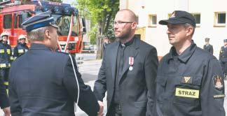 Mariana Falskiego chce, aby Gmina p³aci³a stowarzyszeniu miesiêczny czynsz za u ytkowanie mebli i sprzêtu znajduj¹cych siê w czêœci hotelowej dworku w KuŸnicy Grabowskiej.