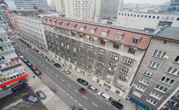 sporządzenia niniejszego raportu wynikającą z podpisanych umów przedwstępnych zakupu poszczególnych lokali, wobec których nie wystawiono jeszcze końcowej rozliczającej faktury sprzedaży faktura