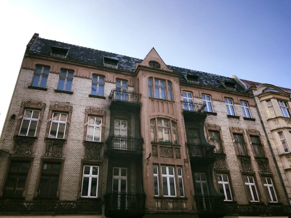 Katowice, Moniuszki 5 Zakup budynku został zdeterminowany sukcesem poprzedniej inwestycji przy ul. Moniuszki 10 i 12.