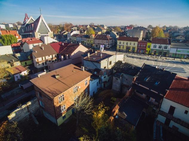 Katowice, Słowackiego 39 Kamienica mieszkalno-handlowa z roku 1905 w stylu secesyjnym, położona na działce podlegającej ochronie Wojewódzkiego Konserwatora Zabytków, stanowi kontynuację działań