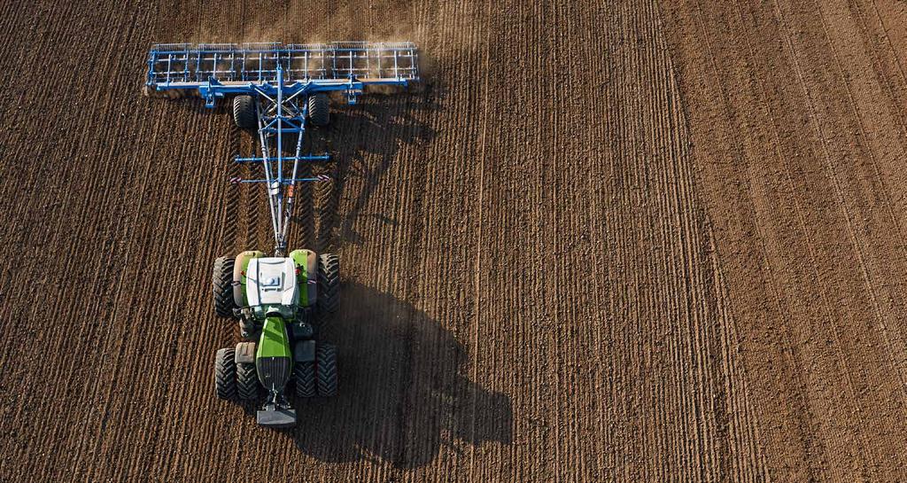 Numer jeden do ciężkich prac pociągowych. Skorzystaj z pełnej mocy ciągnika Fendt 1000 Vario.
