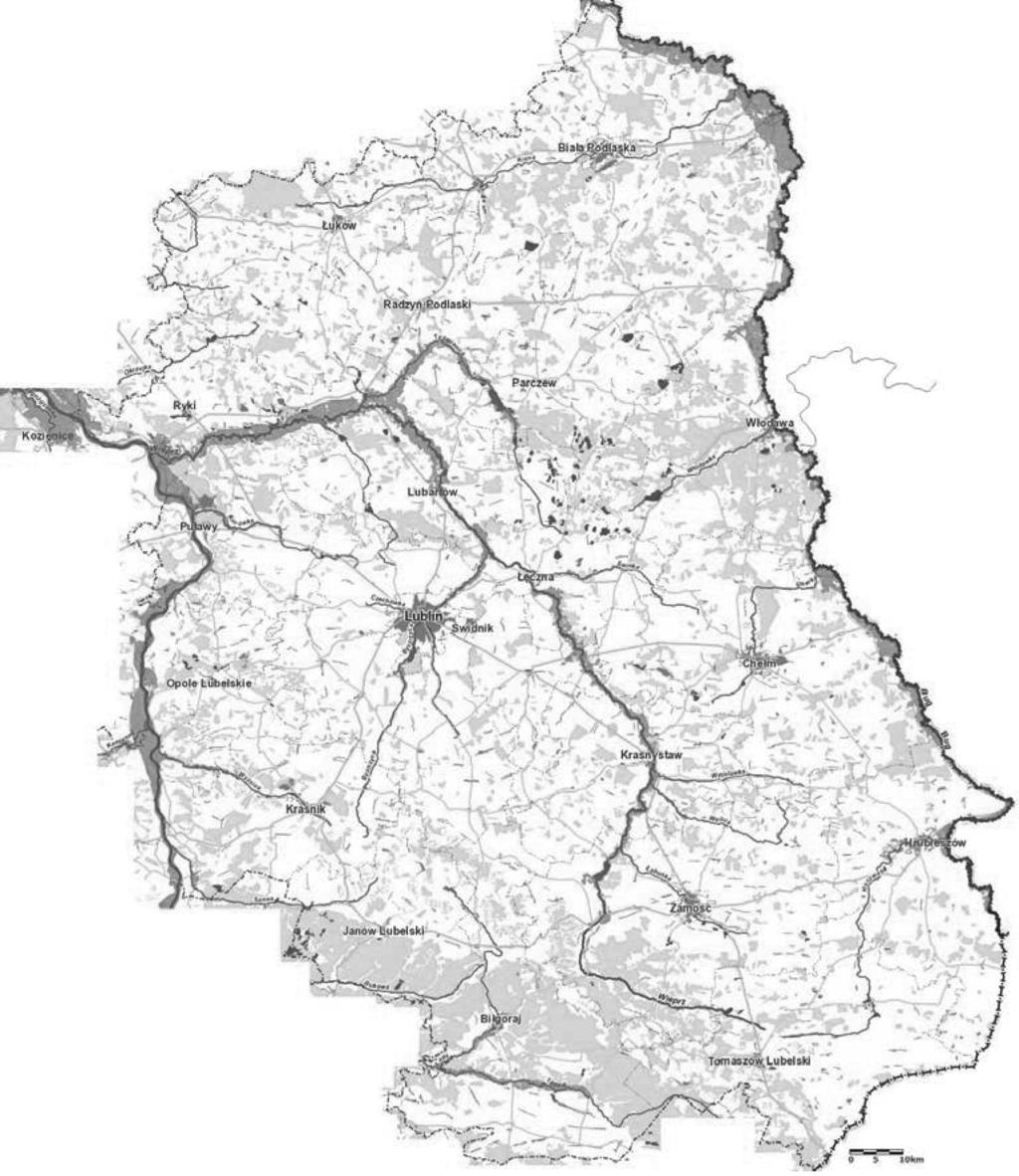 276 Zbigniew Piepiora osuwiska i wichury. Wichury mogą dotknąć całego badanego terenu. Szacuje się, że obszary narażone na niebezpieczeństwo powodzi obejmują około 60 tys.