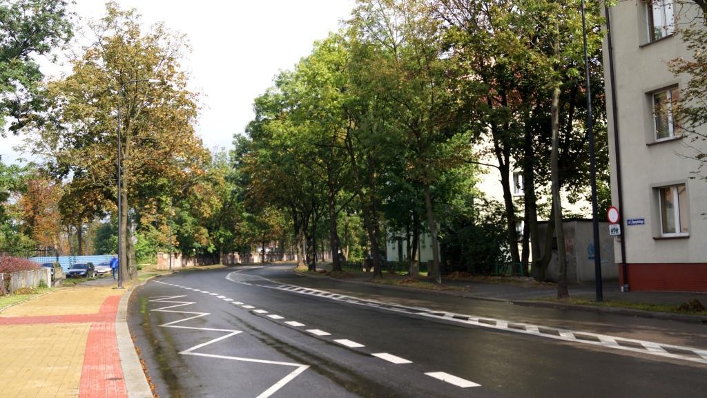 - Wykonawca, prace na kolejnym odcinku rozpocznie prawdopodobnie, najpóźniej do końca września. Na czas prac z ruchu wyłączony zostanie prawy pas ul. Daszyńskiego, na odcinku od ul.