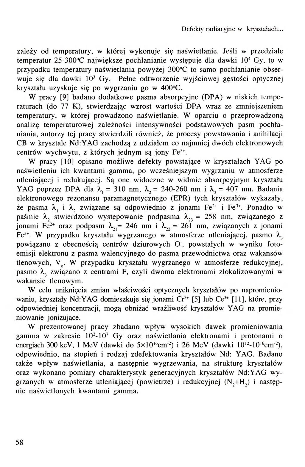 Defekty radiacyjne w kryształach... zależy od temperatury, w której w y k o n u j e się naświetlanie.