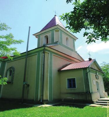 Prezentarea clusterului Drumul recifelor Monumente religioase Monumentele religioase sunt reprezentate prin mănăstiri și biserici construite din lemn și din piatră. Biserica,,Sf. Treime din s.