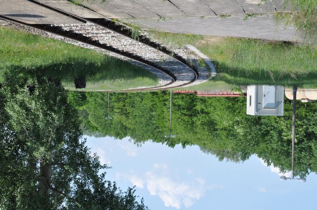 + 5 g lm 7 dla a + < 4 m; (7) + a + 15 g lm + dla a + 4 m; (8) + a Wskutek stnena luzów na ślzgach bocznych sztywnych d ZGI1, d ZGI, d ZGII1, d ZGII zmnejsza sę wchrowatość w odnesenu do bazy pojazdu