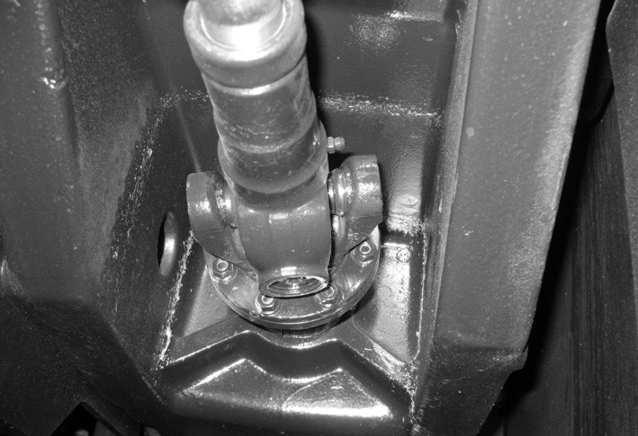PRONAR 6170 / 6180 ROZDZIAŁ 5 10 11 13 12 Rysunek 5-8b Tablica 5-2 Wykaz punktów smarnych.