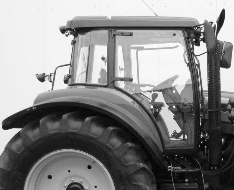 PRONAR 6170 / 6180 ROZDZIAŁ 3 3.1 KABINA UWAGA: Przed przystąpieniem do pracy ciągnikiem należy zapoznać się z przeznaczeniem organów sterowania, wskaźników i ich wskazań.