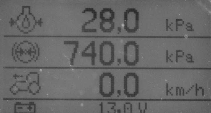 (Rysunek 3-12b) zmiany wyświetlanych parametrów wyświetlane są następujące parametry pracy ciągnika: - ciśnienie