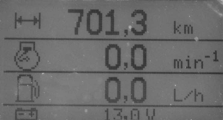 instalacji elektrycznej ciągnika Po 3-krotnym naciśnięciu na przycisk 2 (Rysunek 3-12b) zmiany wyświetlanych