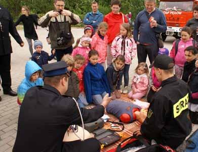 Zespół prezentuje autentyczny folklor Romów z rożnych zakątków świata, muzyka jest grana na żywo, w obsadzie solo gitara Król cygańskiej gitary, dwie gitary akompaniujące, bas gitara, skrzypce i