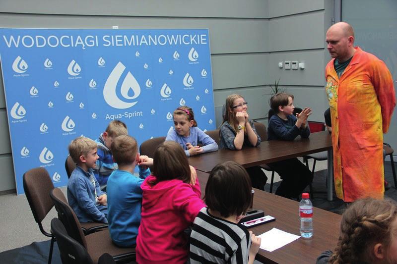 sobotę 11 czerwca odbyło się na rynku urozyste zakończenie Trzeciej edycji Uniwersytetu Najmłodszych organizowanego przez Aqua-Sprint oraz Wyższą Szkołę Biznesu w Dąbrowie.