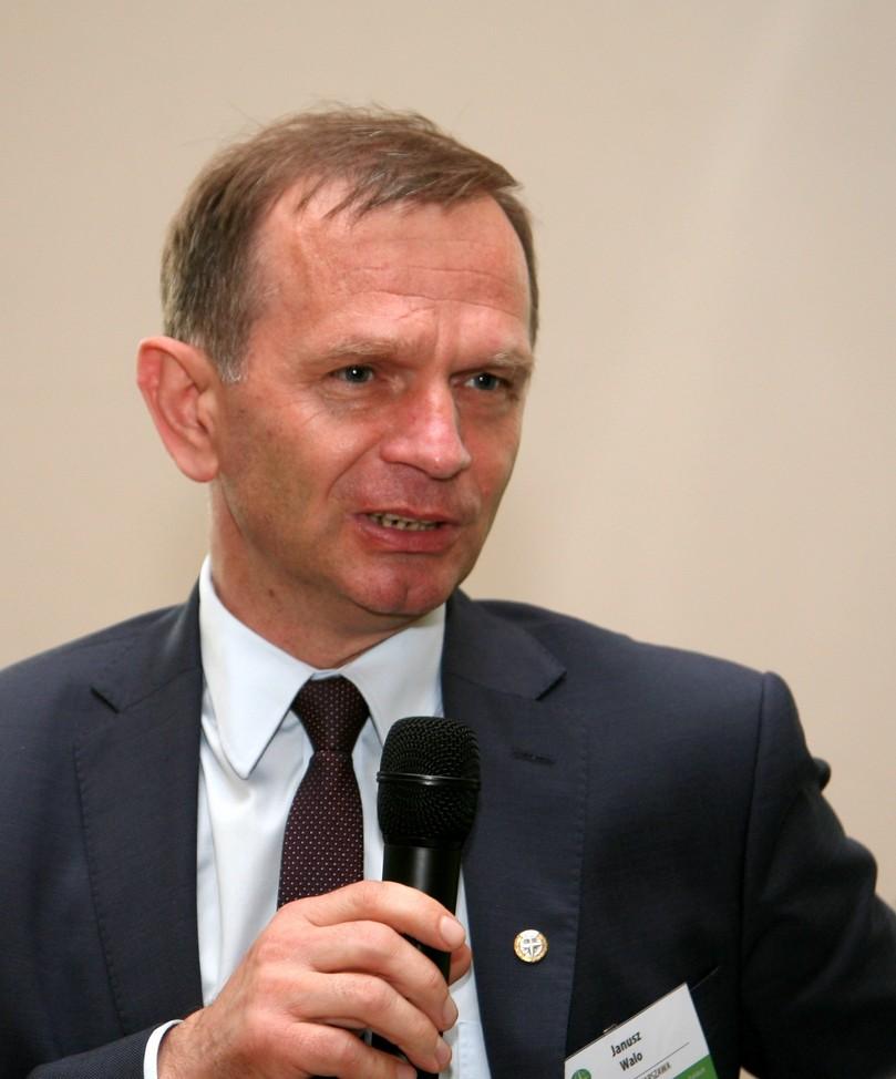 W ciągu tygodnia powinniśmy spotkać się z naszymi posłami, geodeci to nasi posłowie. Prezes Janusz Walo zamyka XXXIX Zjazd SGP;...wyprowadzenie Sztandaru SGP.